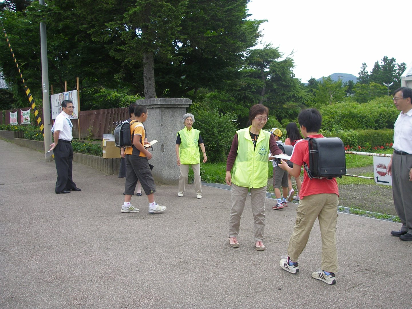 小中学校朝の声掛け運動